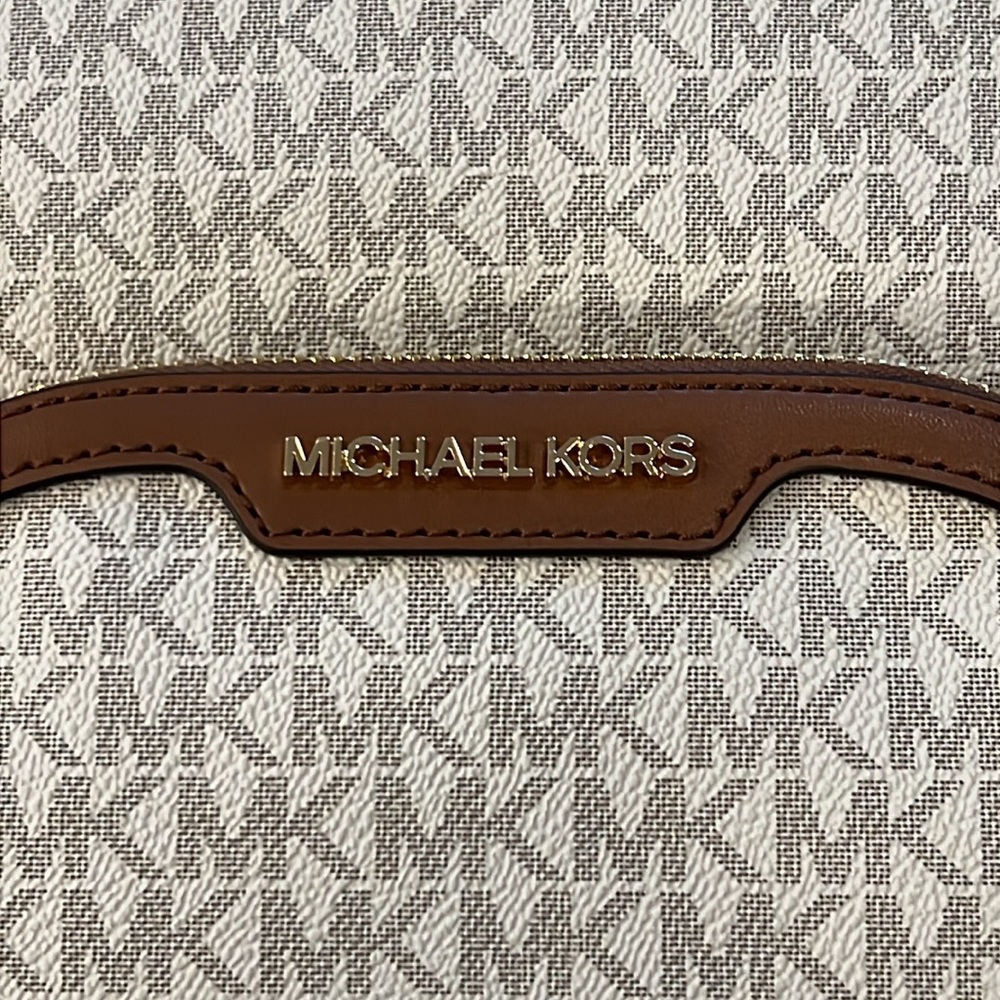 MICHAEL KORS Jaycee Medium Logo Backpack - Picture 6 of 9